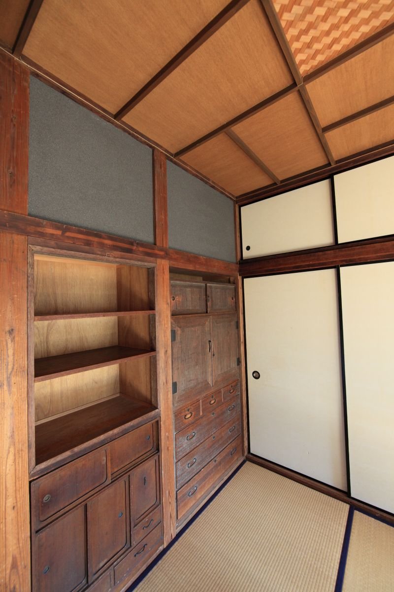 Японский шкаф традиционный