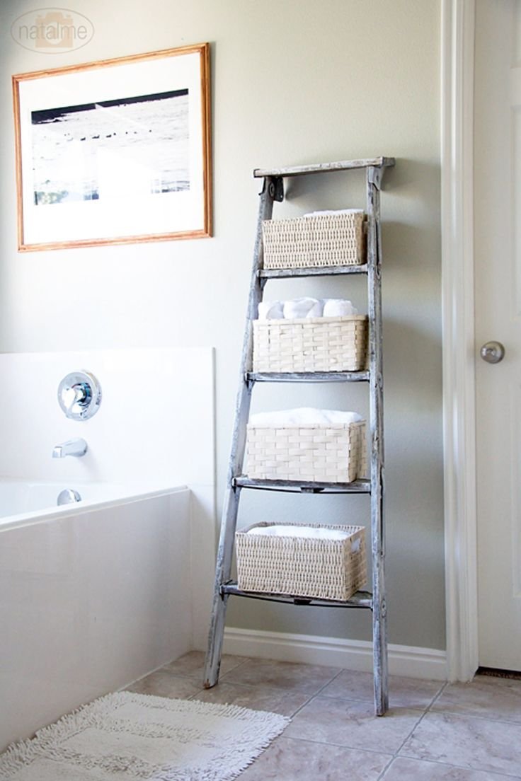 Декоративная лестница в ванную для полотенец