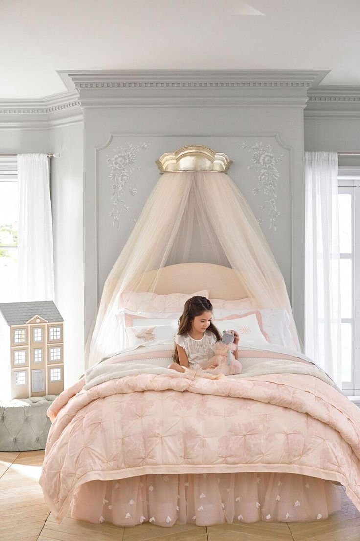 Кровать для принцессы с балдахином