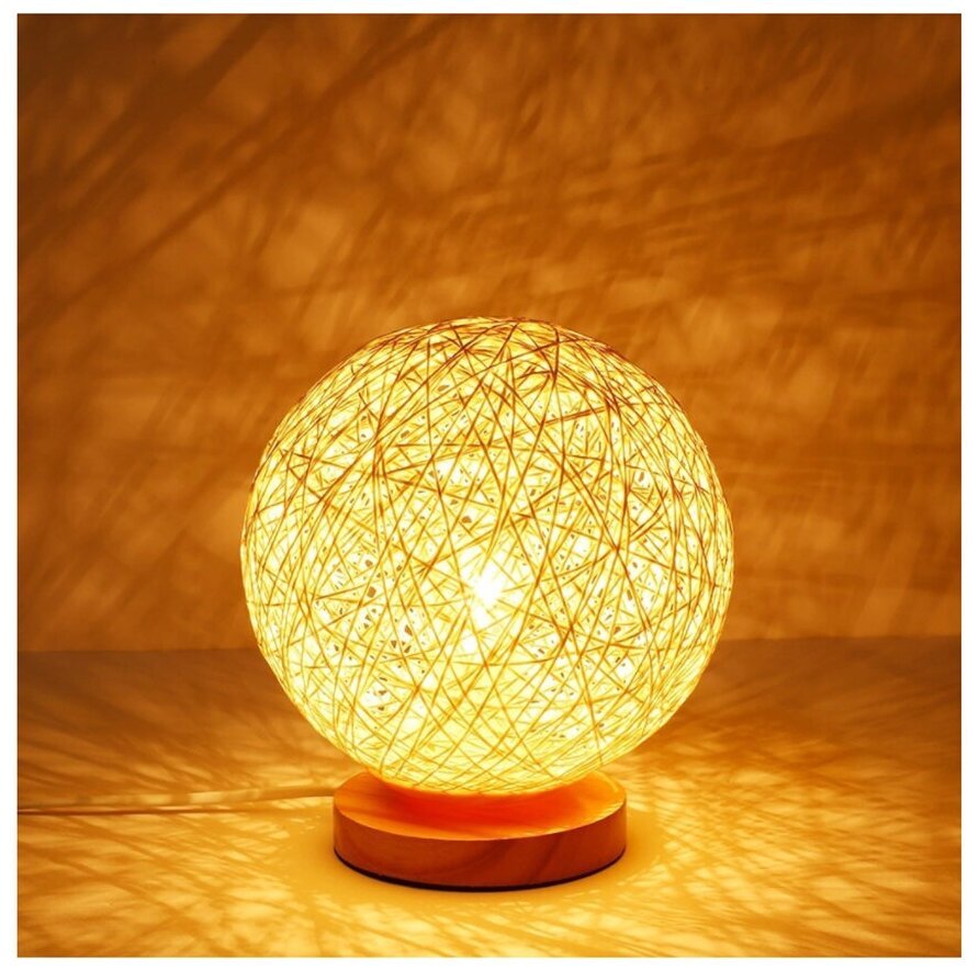 Настольный светильник-шар из ротанга Creative Rattan Ball Lamp
