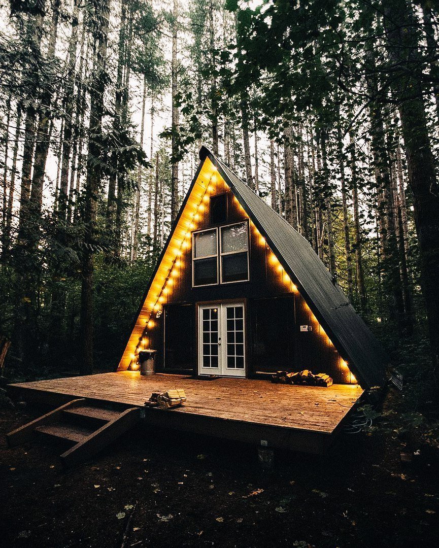 Дом шалаш а frame House.