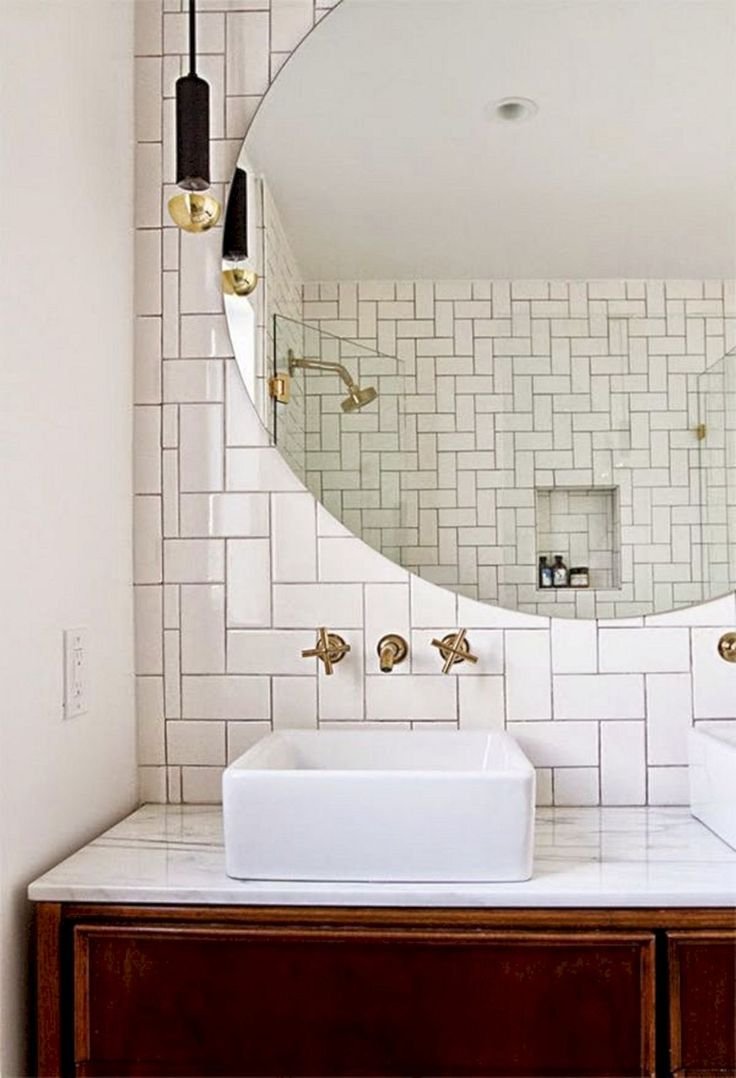Зеркала в плитке ванной комнаты. Кабанчик в ванной комнате. Плитка кирпичики в ванной. Плитка кабанчик в ванной комнате. Ванная с белой плиткой.
