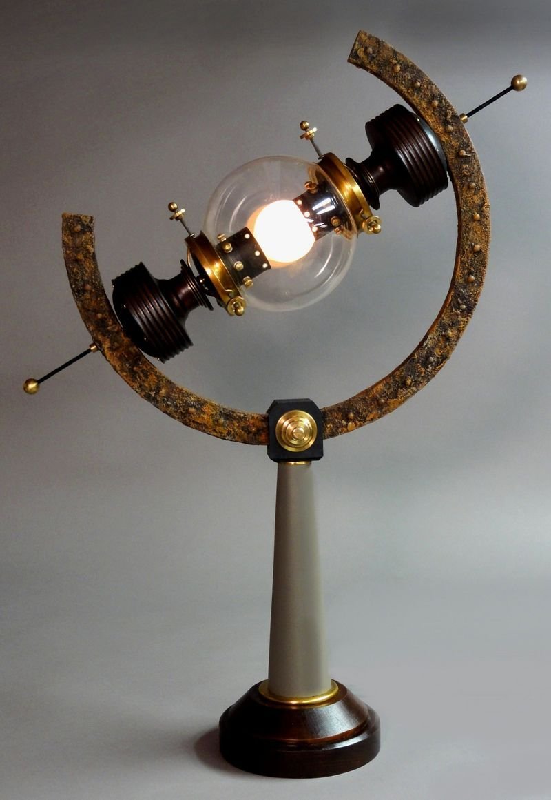 Настольный светильник в стиле стимпанк