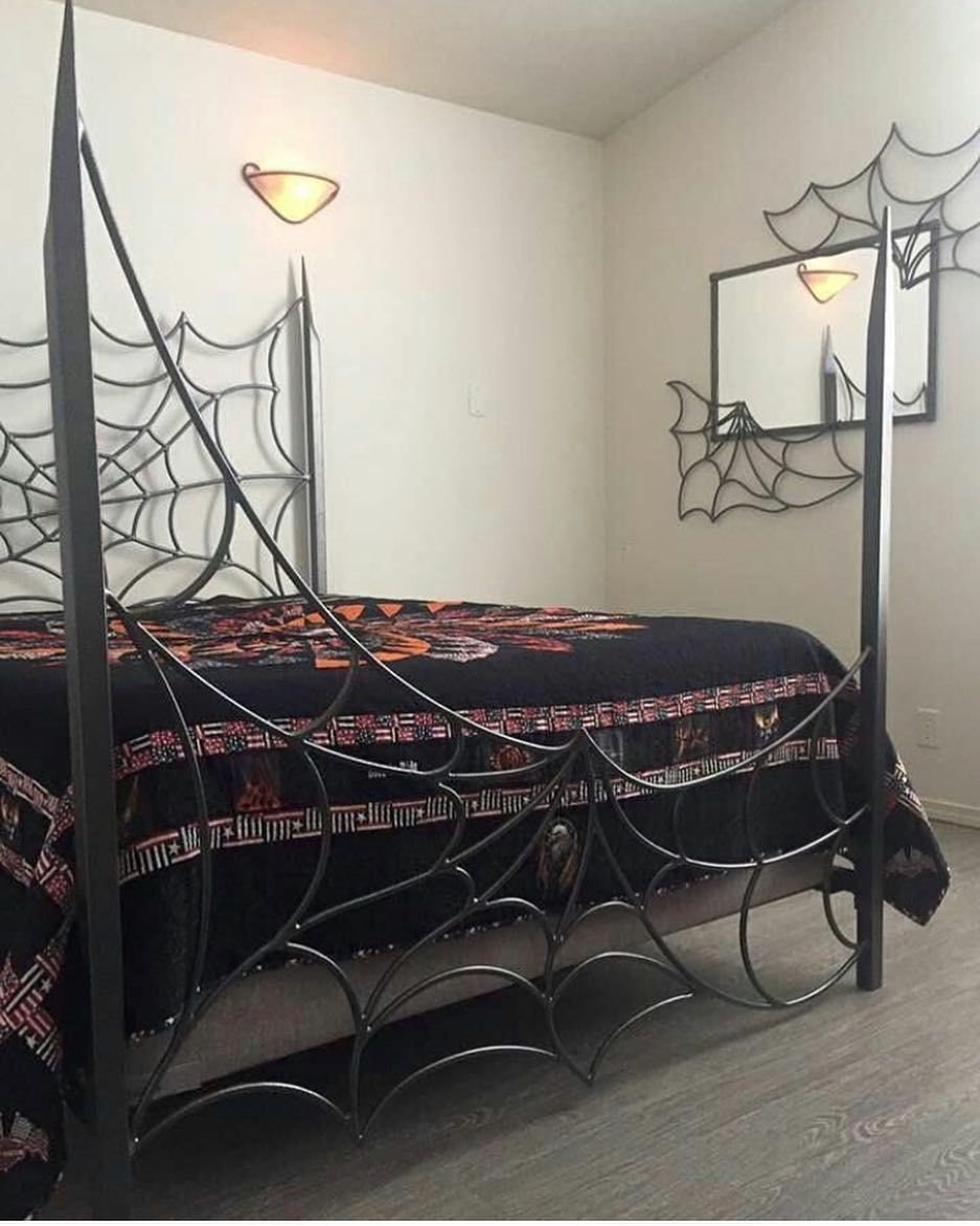 Кованная кровать необычная