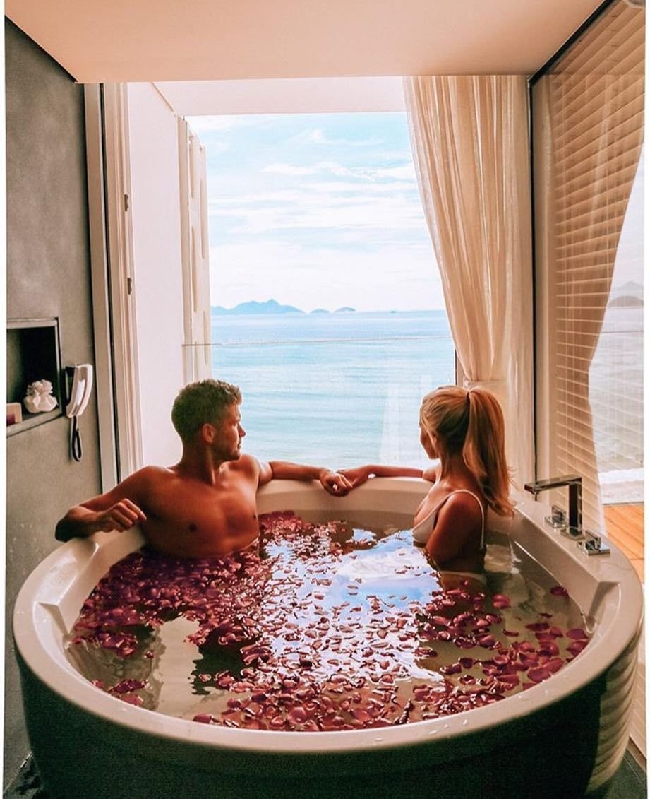 Романтичная ванна для двоих