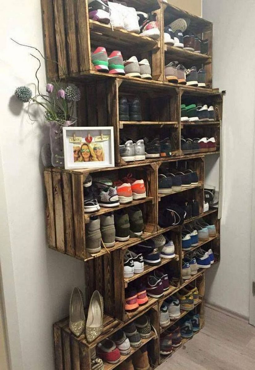 Полка для обуви из деревянных ящиков