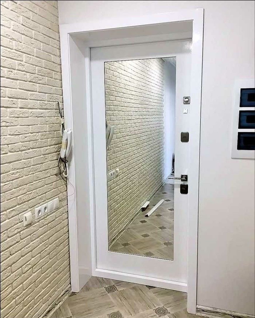 Дверь входная сзерколом