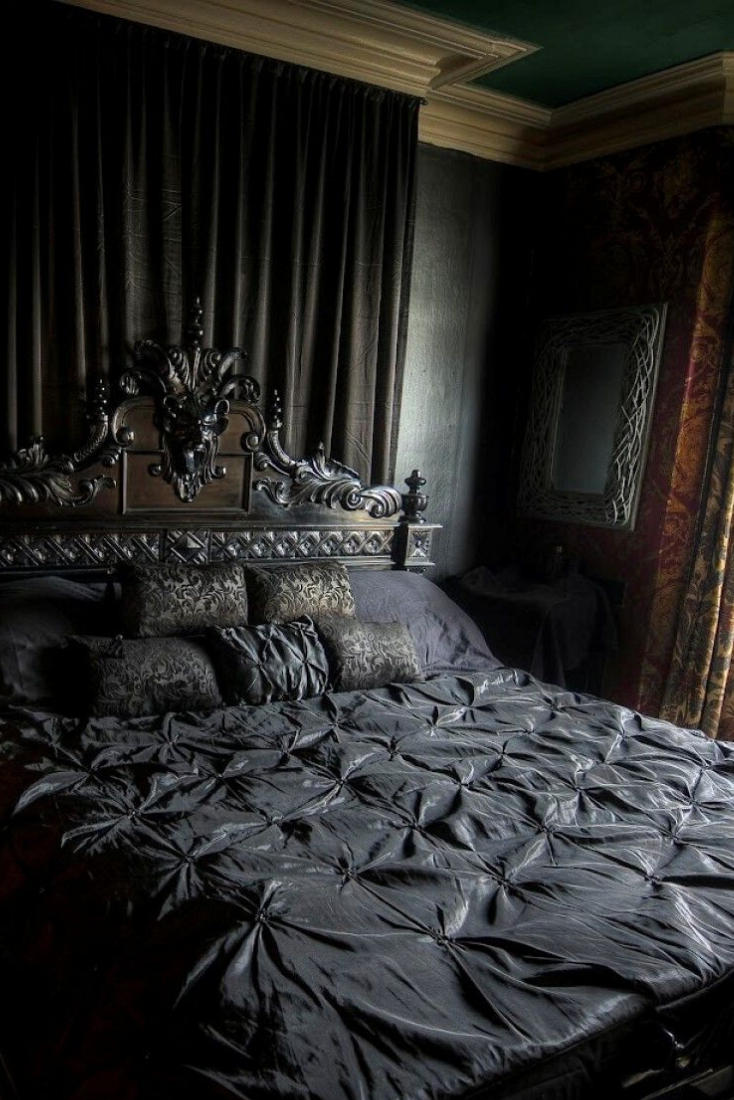 Спальня в готическом стиле современная