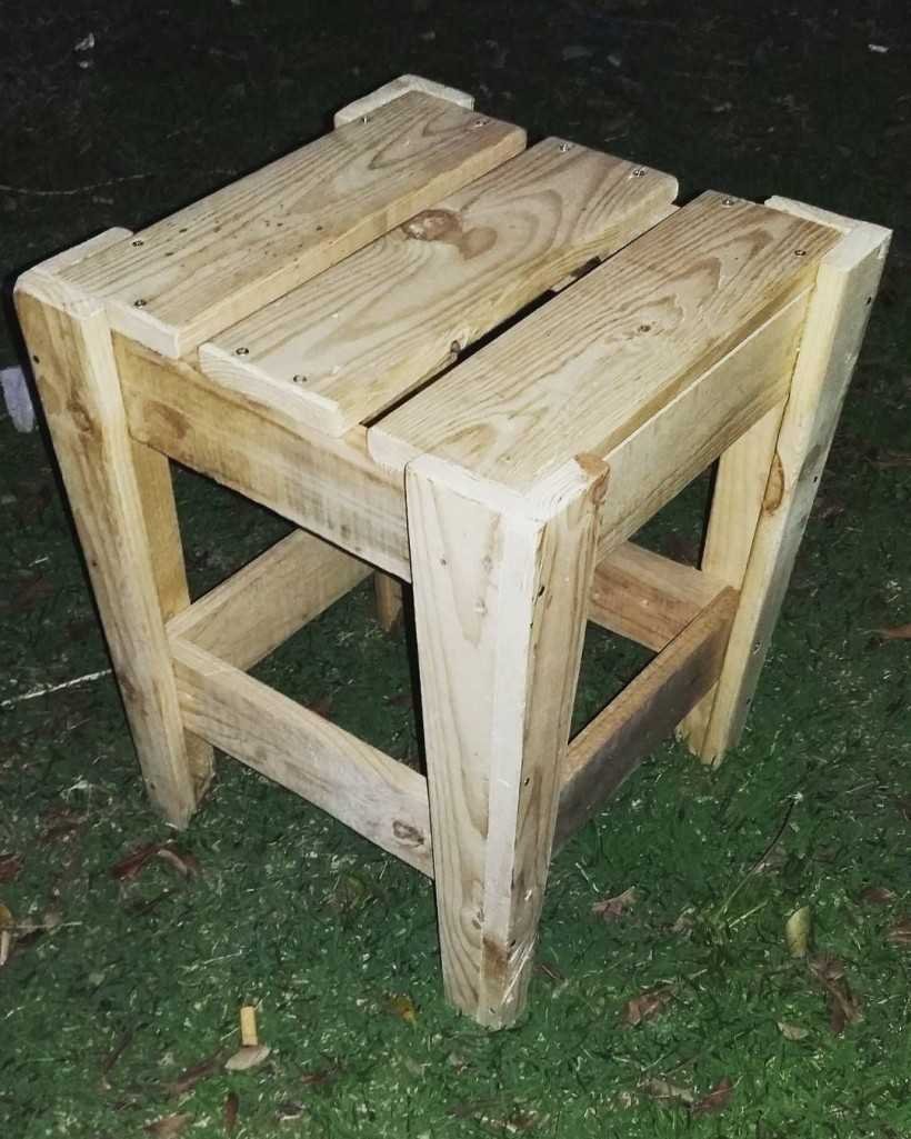 Табурет из поддонов