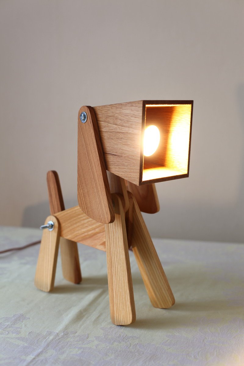 Светильник деревянный настольный
