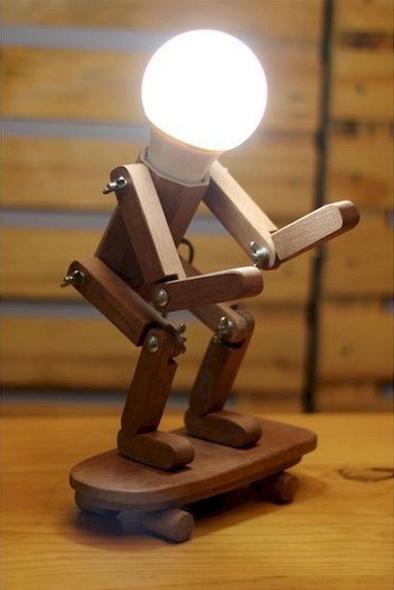 Светильник деревянный человечек