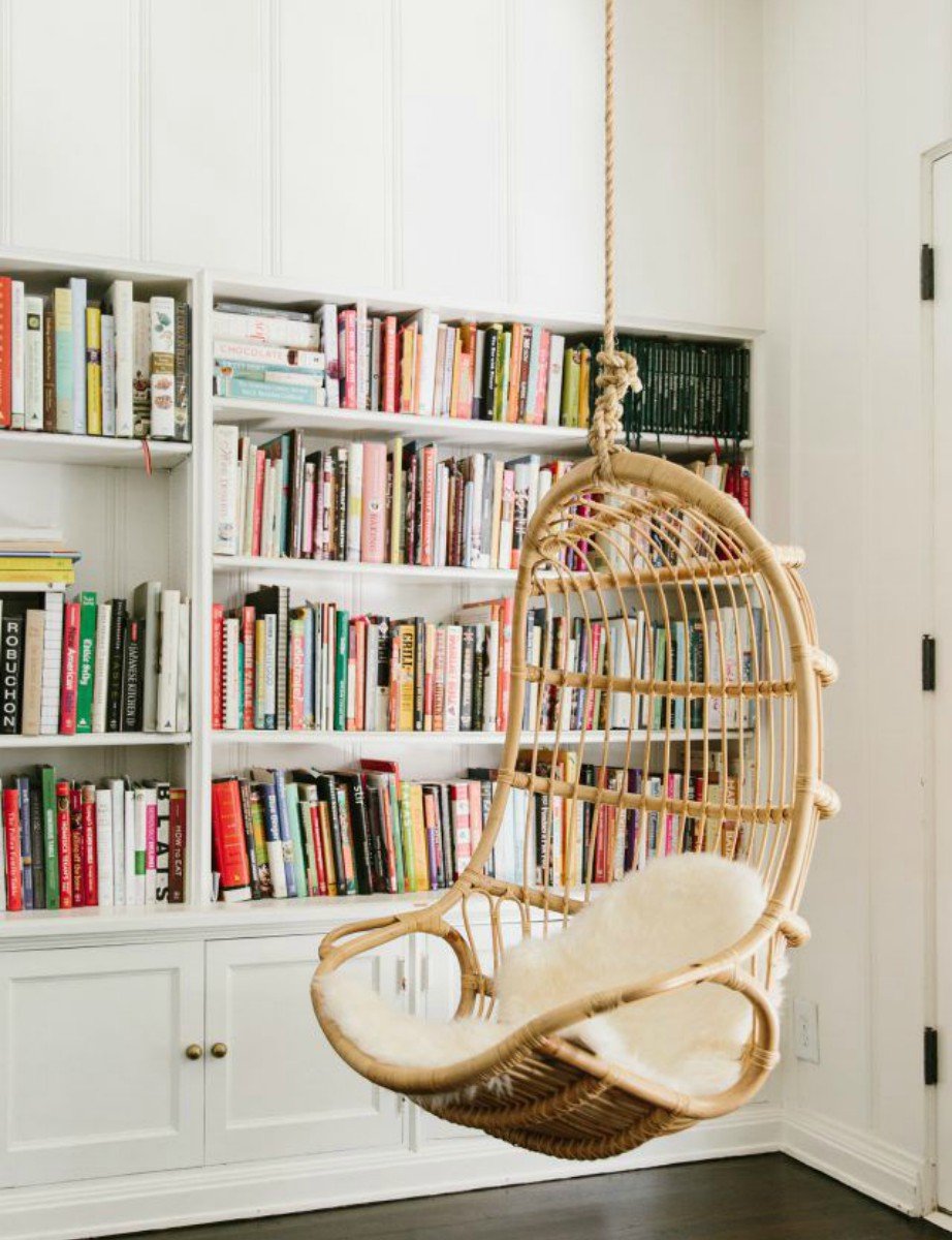 Кресло с книжными полками