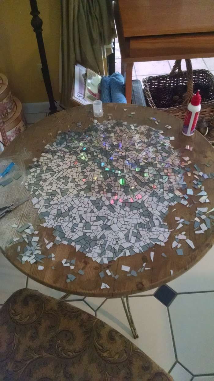 Столик декорированный дисками