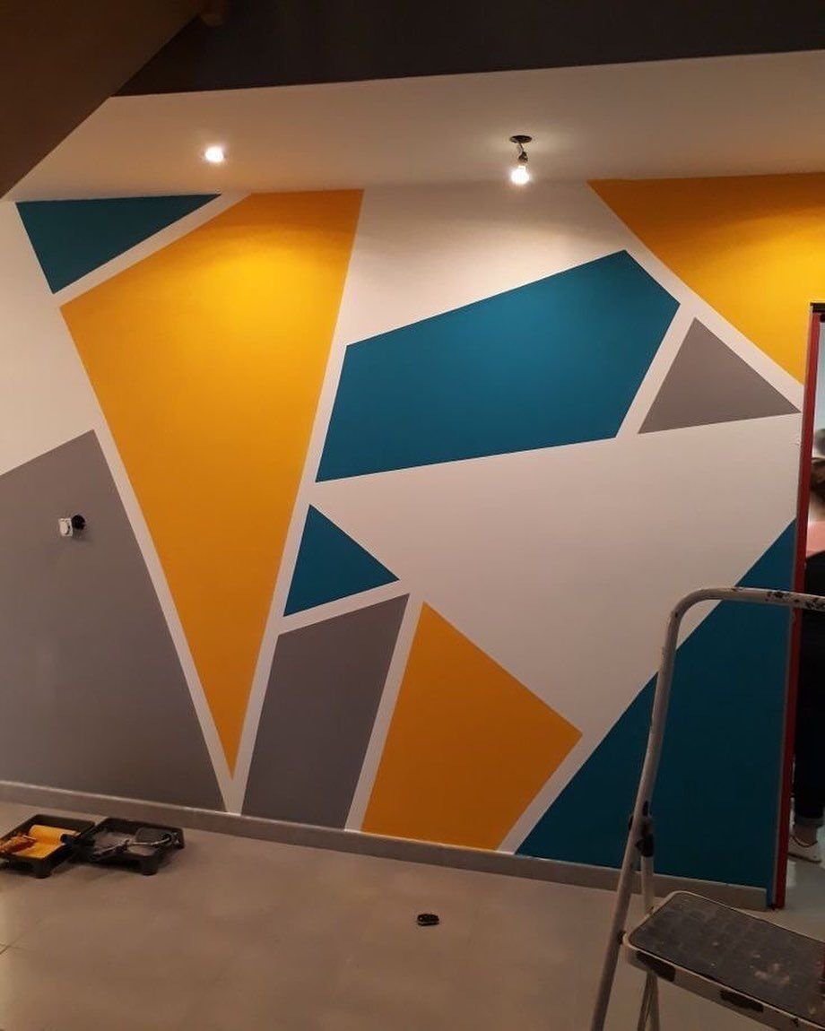 Профессиональная покраска стен в помещении