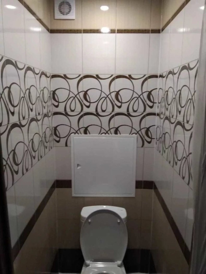 Туалет отделанный панелями