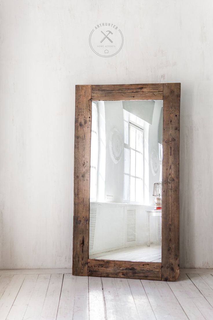 Зеркало в деревянной раме лофт