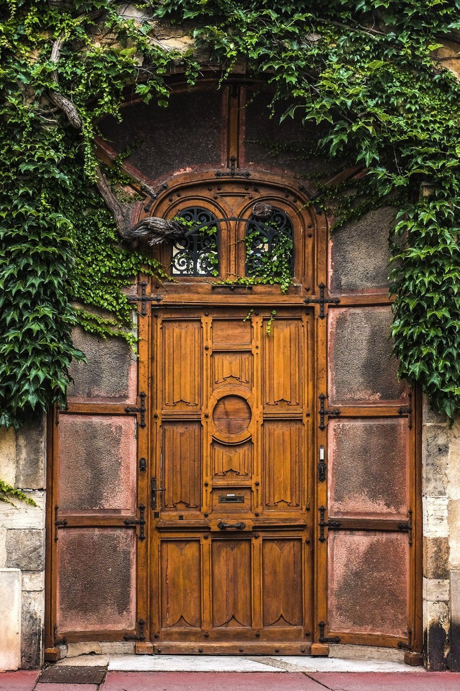 Красивые старинные двери