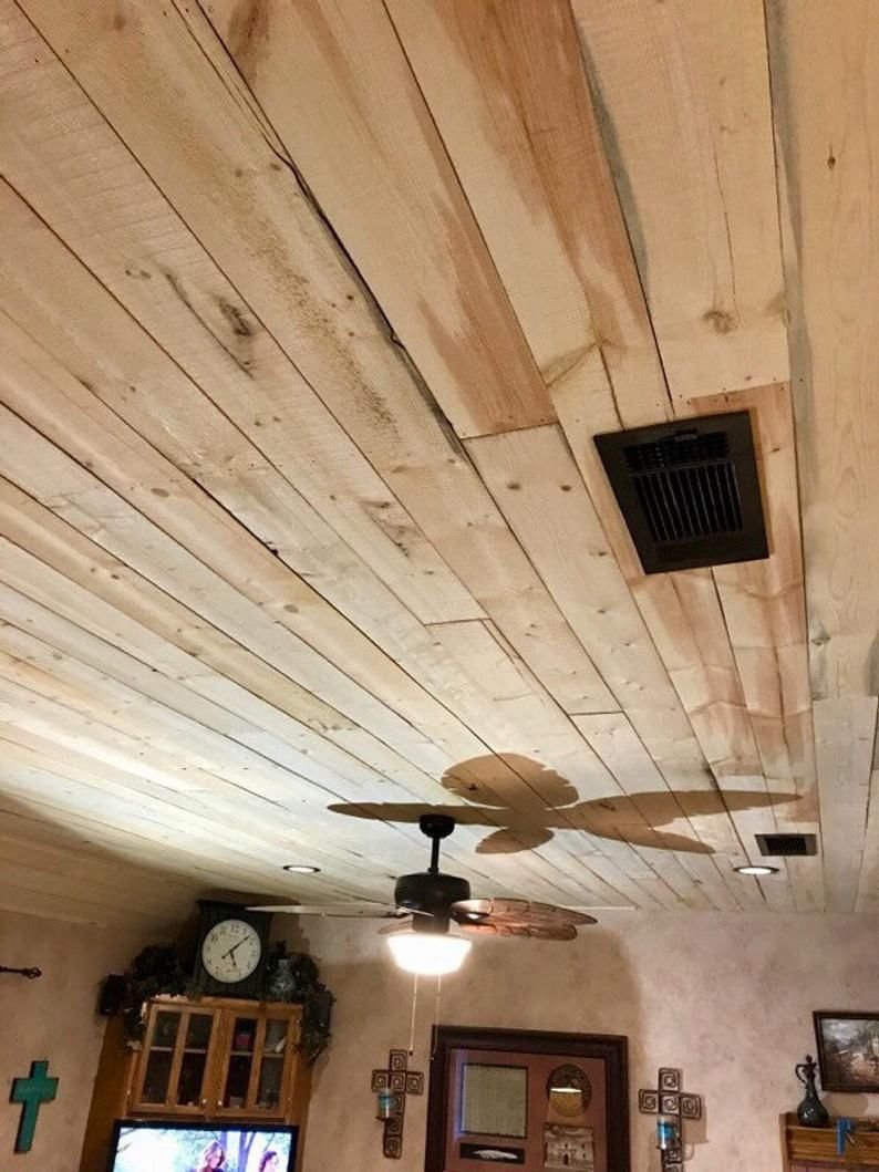 Потолок из деревянных обрезков