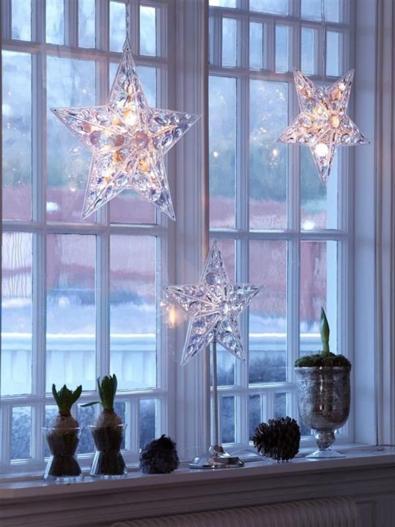 Зимние декорации на окно