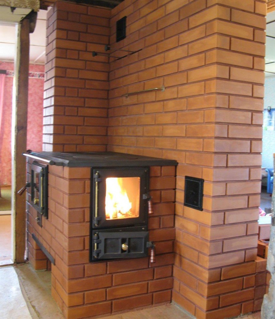 Печь камин с варочной поверхностью из кирпича