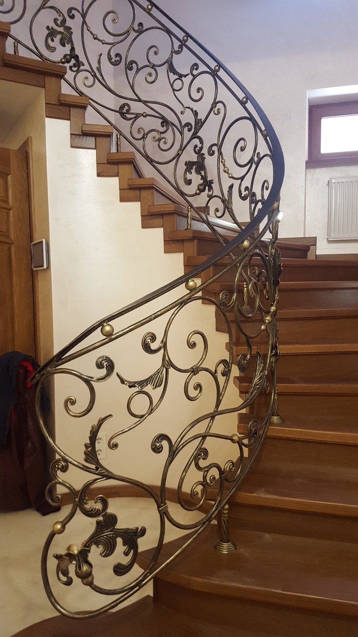 Кованые перила в дом