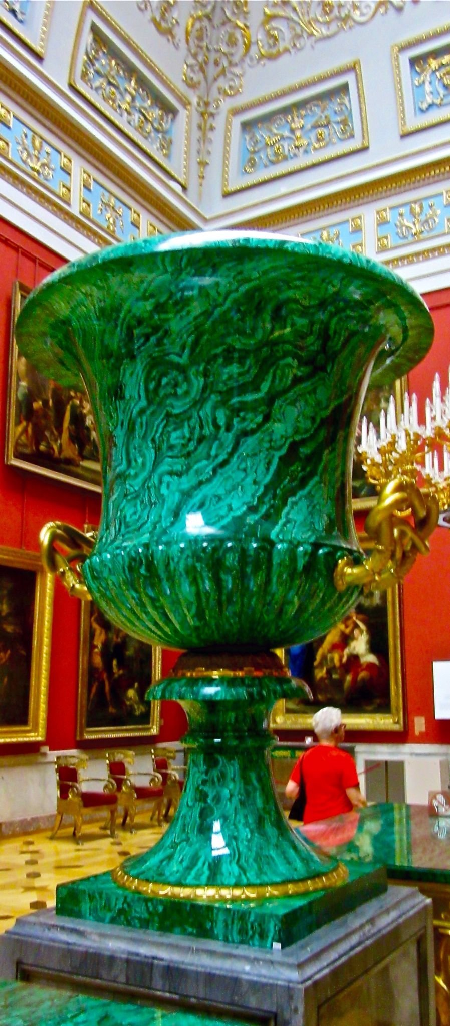 Малахитовая ваза в Эрмитаже