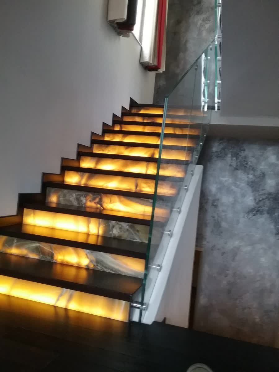Лестница мрамор с подсветкой