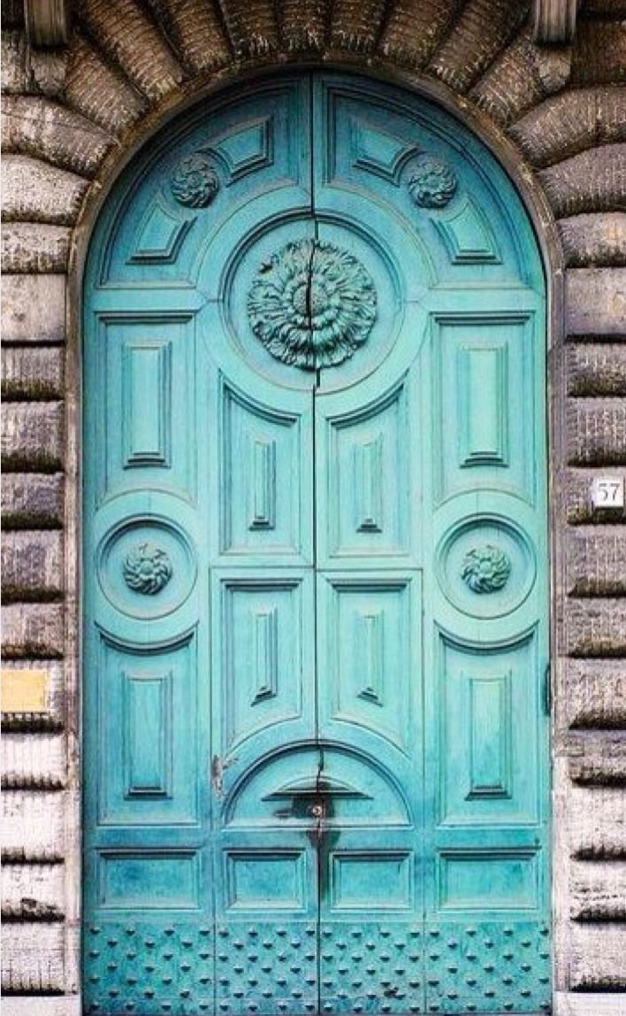 Бирюзовые двери