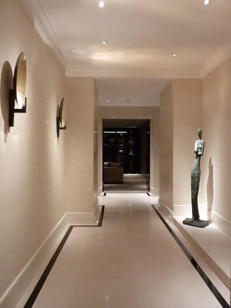 Дизайнерская подсветка в коридоре