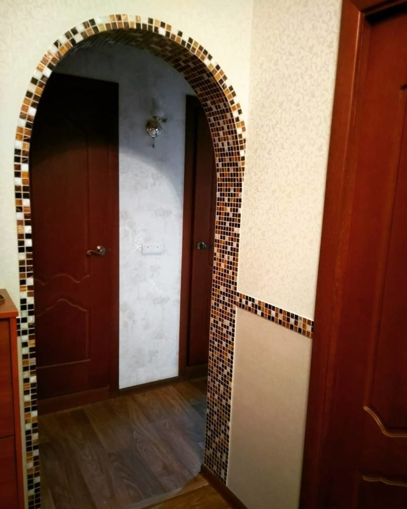 Арка отделанная мозаикой