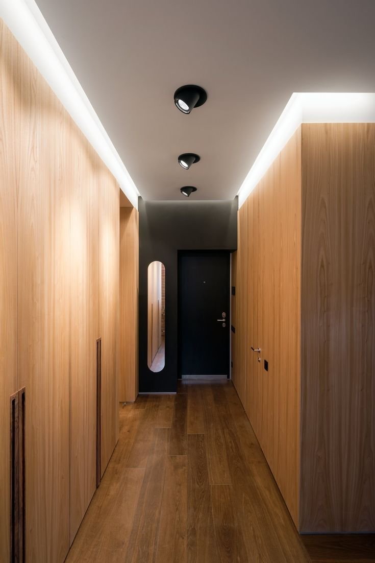 Точечные светильники в коридоре