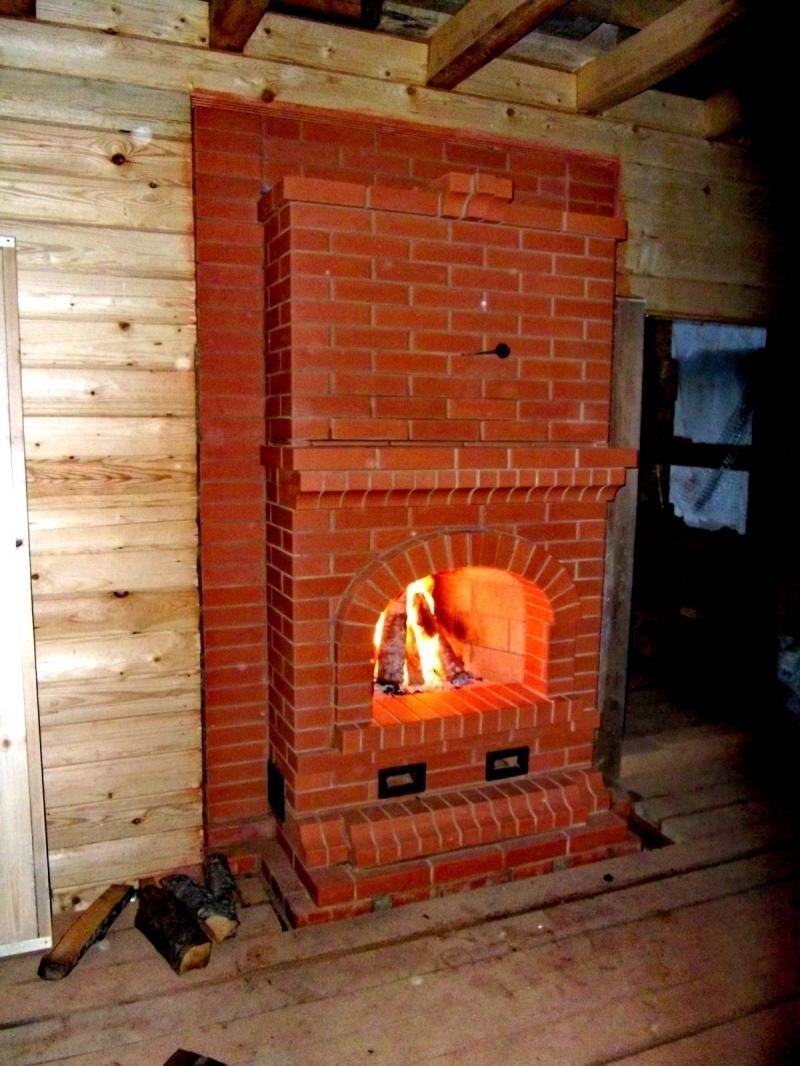 Печь камин из красного кирпича