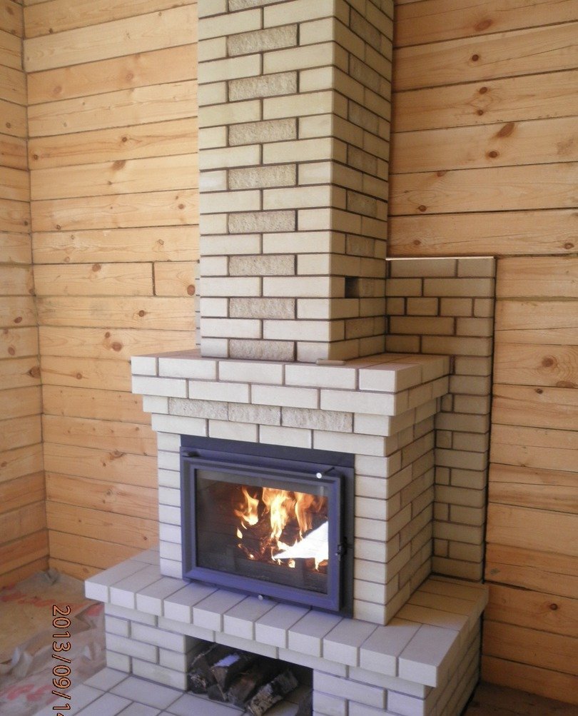 Камин из кирпича