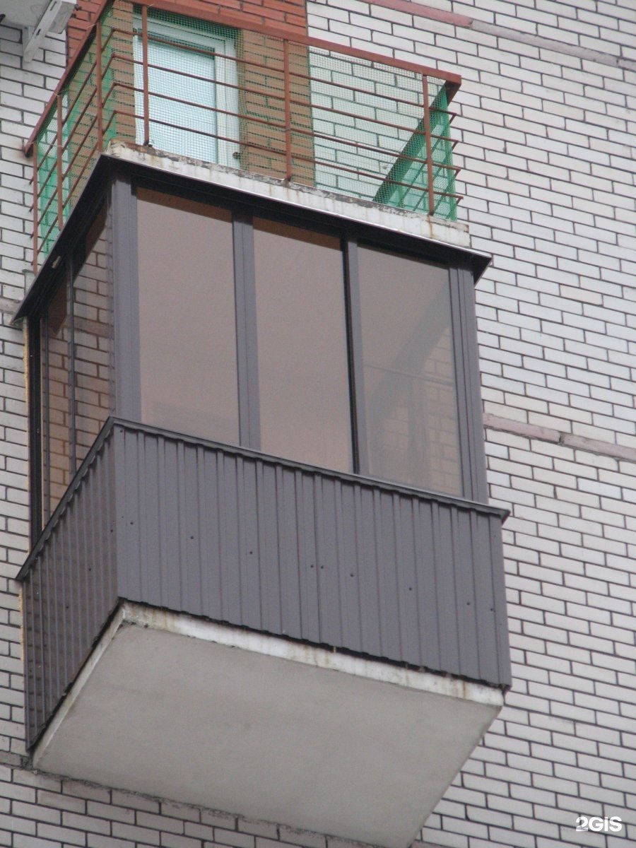 Застекленный балкон коричневый