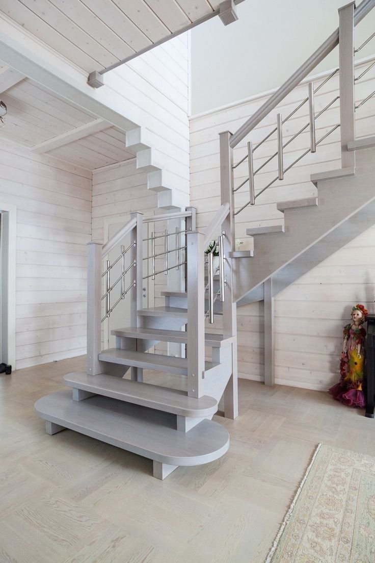 Лестница серо белая деревянная