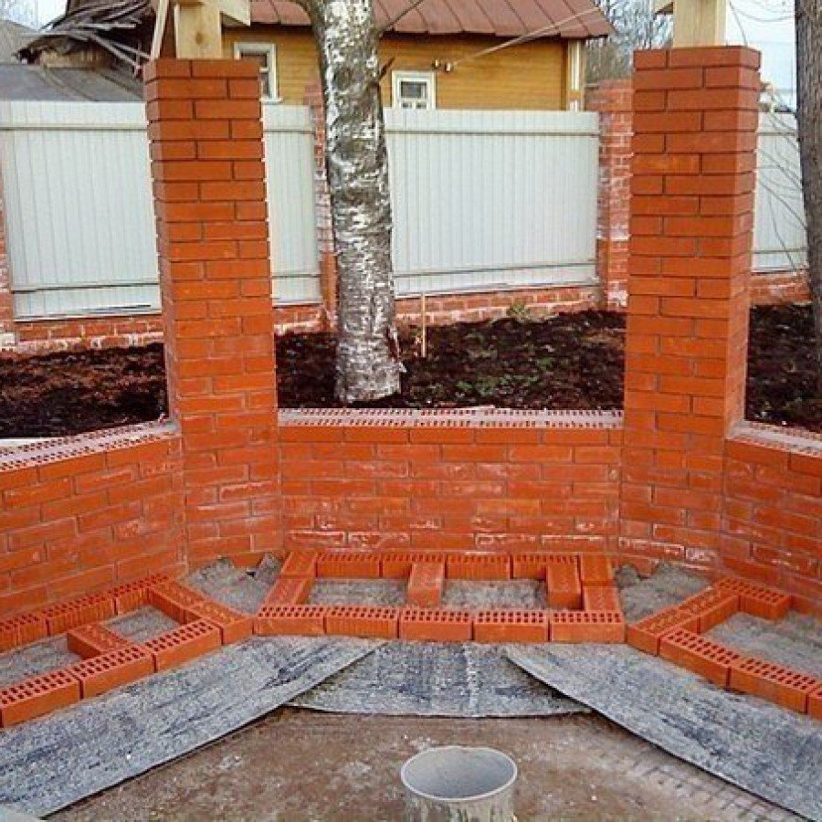 Столбики из кирпича для беседки