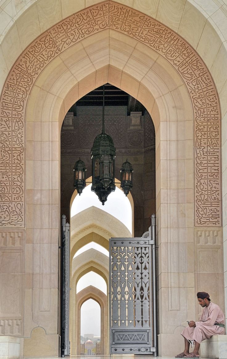 Классические арочные окна мечетей
