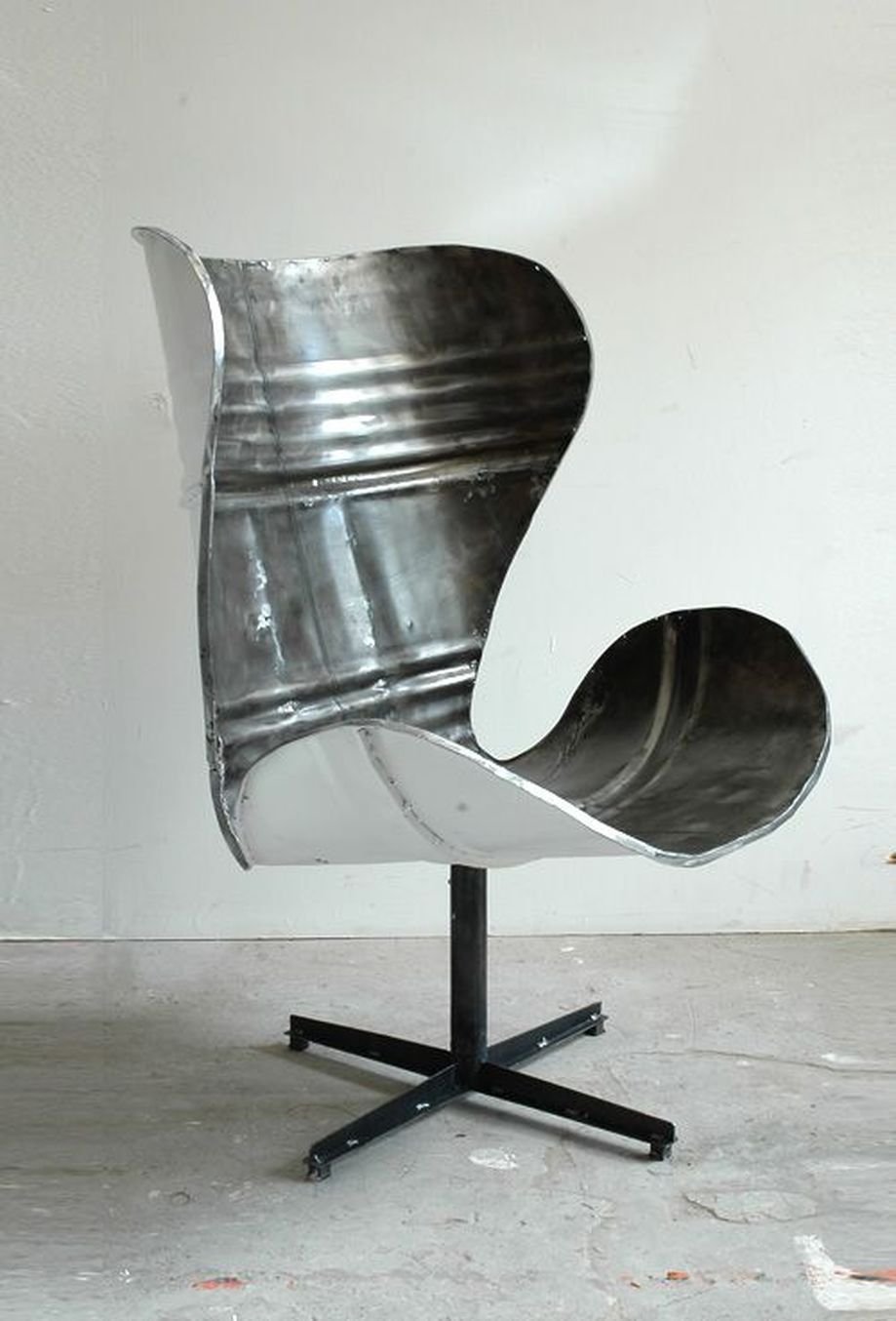 Оригинальные стулья из металла