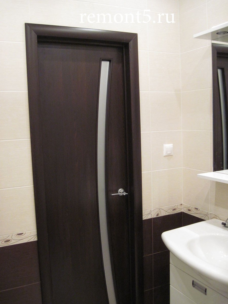 Двери в ванную и туалет венге