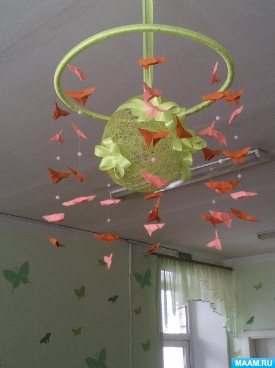 Подвесные украшения на потолок в детском саду