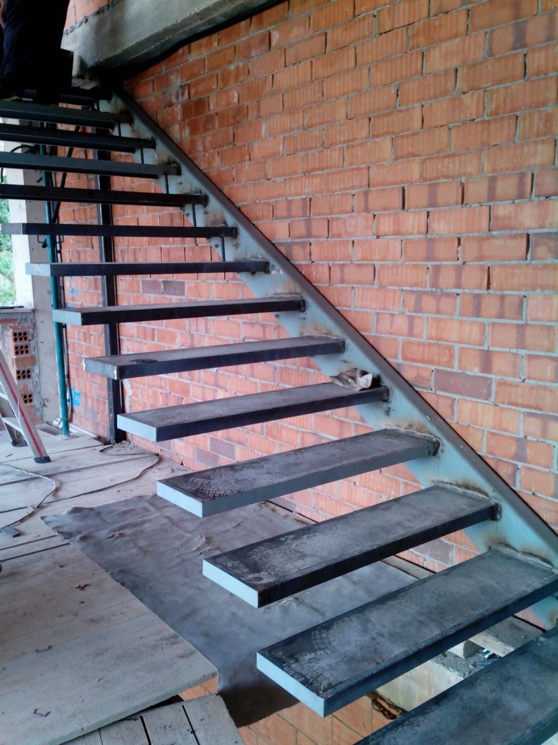 Консольная металлическая лестница