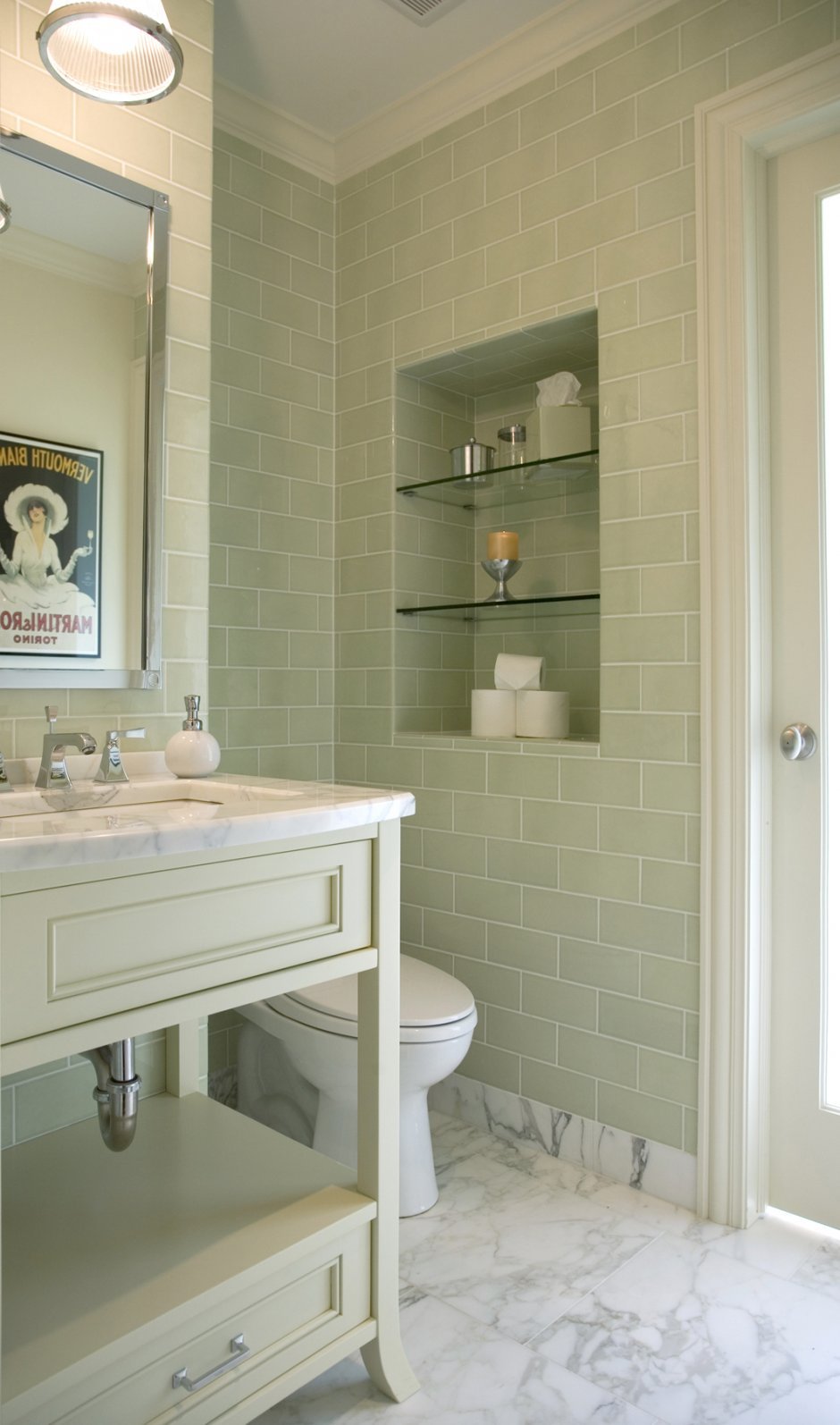 Ниша с полками в ванной