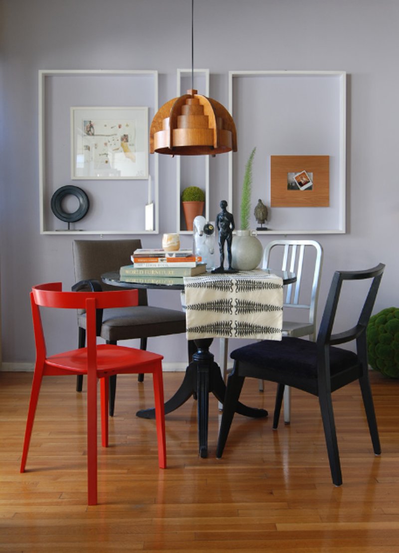 Цветные стулья для кухни в интерьере