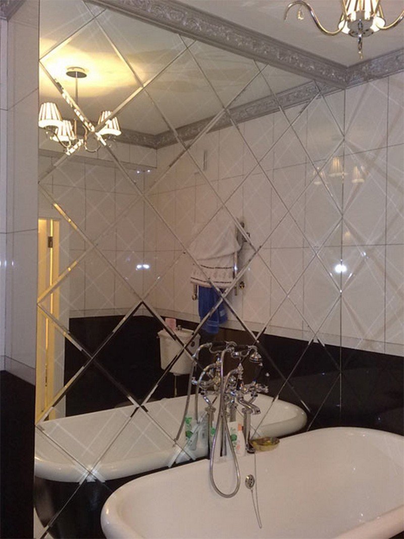 Зеркальное панно в ванной комнате
