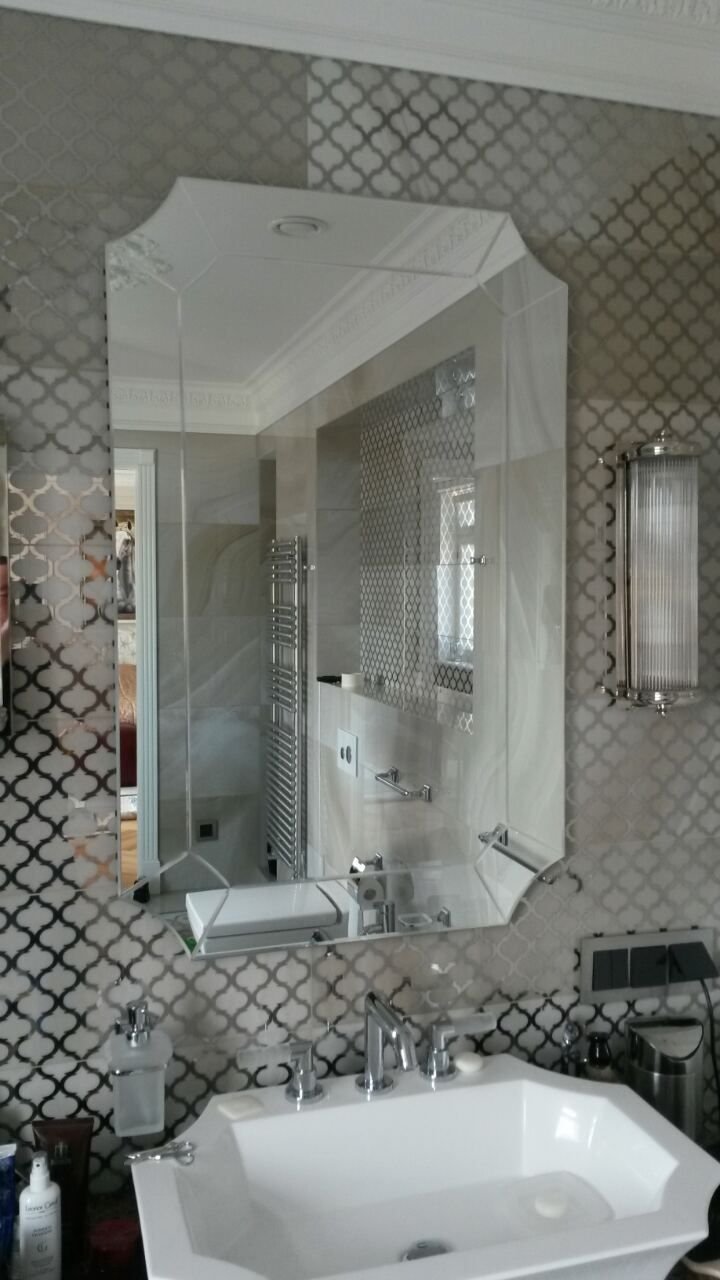 Зеркало с фацетом в ванной