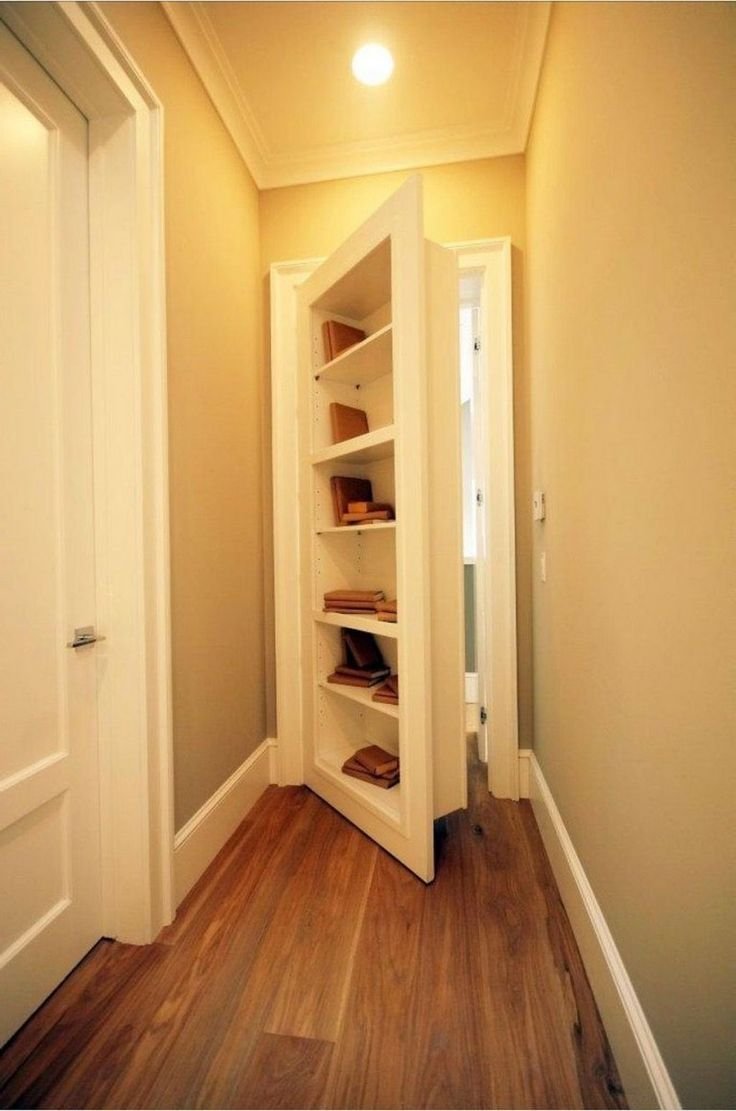 Потайная дверь в гардеробную комнату