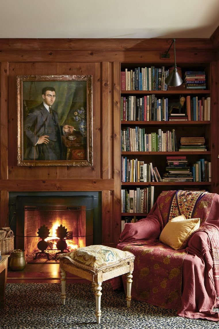 Комната с книжными полками