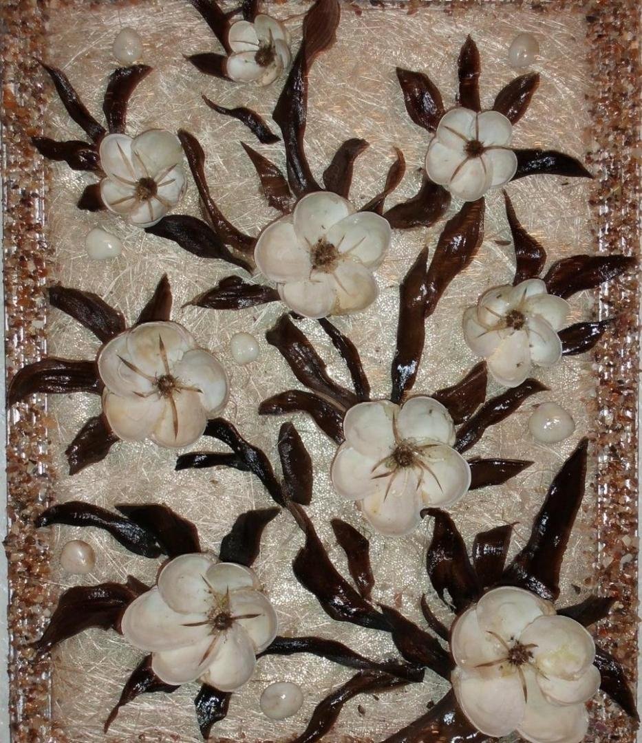 Цветы из ракушек панно