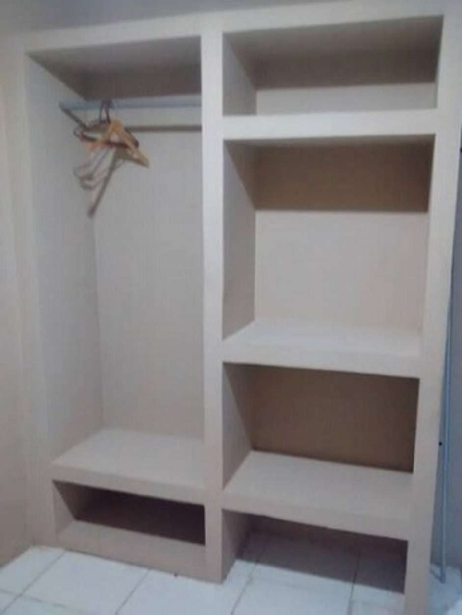 Шкафчик из гипсокартона в коридоре