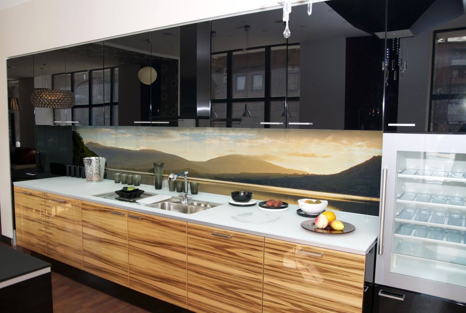 Фартук для кухни из стекла